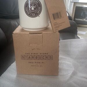The First Starbucks Pike Place Coffee Mug New in Box.
Made in USA, 14OZ